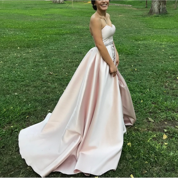 Gorgeous formal gown dress - Picture 2 of 6